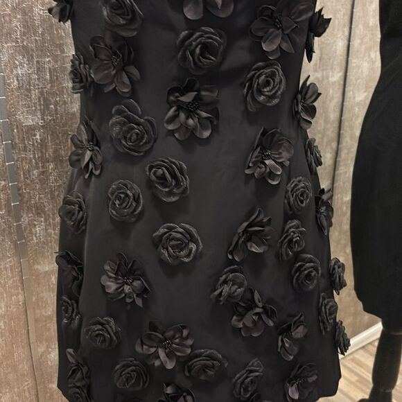 Nova luxe  Elegant Black Halter Dress with Floral Accents, M - Picture 6 of 12